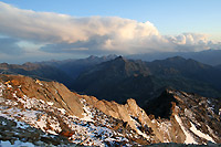 La cresta attrezzata che conduce al rifugio