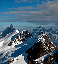Breithorn Orientale ed Occidentale, sullo sfondo il Cervino