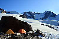 Al centro, sullo sfondo, il Lyskamm Occidentale